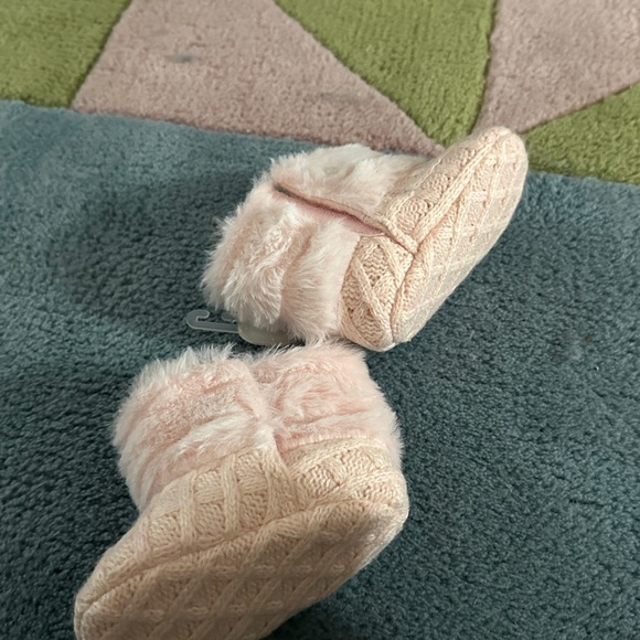 Stepping Stones Size 3 (6-9M) Baby Girl’s Pink Knit Slipper Boots - Picture 2 of 4